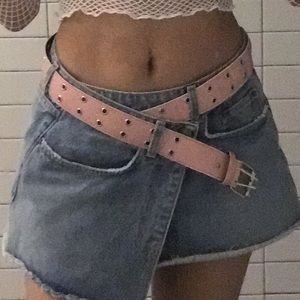 Shiny pink grommet belt